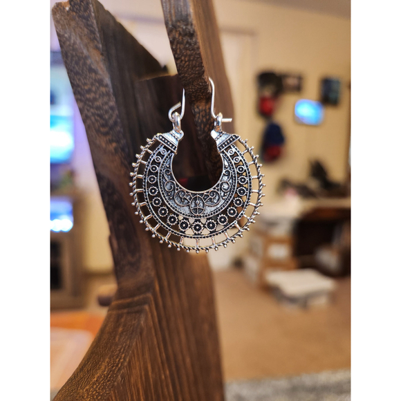 Dangle Silve toned Earrings - Picture 4 of 5